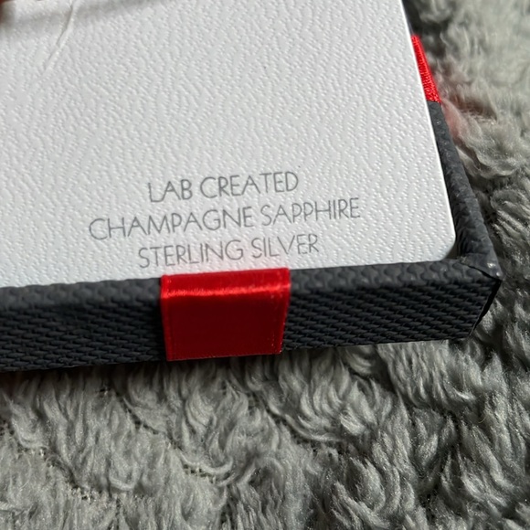 Neckless - Picture 4 of 5